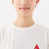 衿口は伸縮性と着心地に優れたリブ仕様