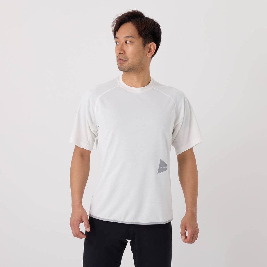 モデル 178cm　着用サイズ：M　着用カラー：ホワイト