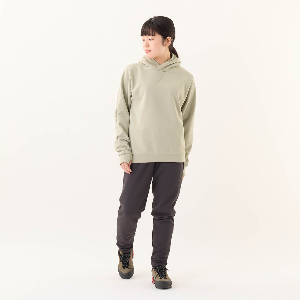 モデル 157cm　着用サイズ：M　着用カラー：ライトグレー