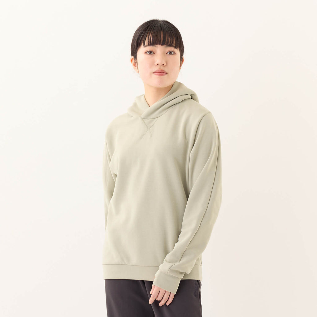 モデル 157cm　着用サイズ：M　着用カラー：ライトグレー