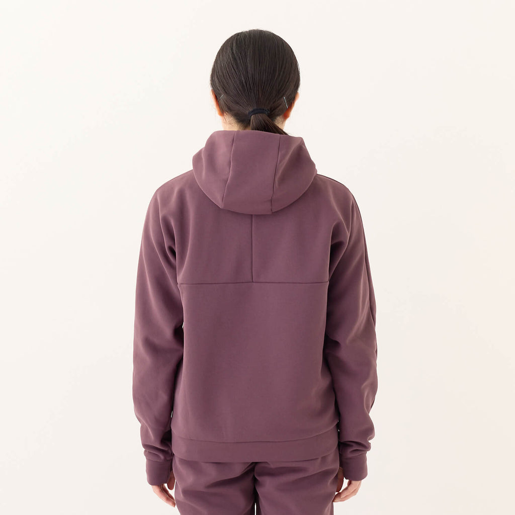 モデル 157cm　着用サイズ：M　着用カラー：パープル