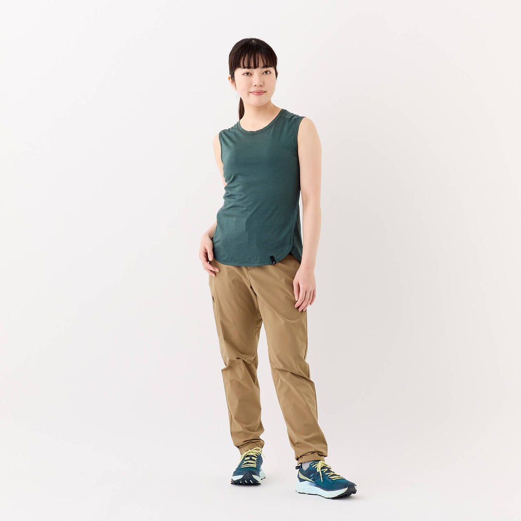 モデル 157cm　着用サイズ：M　着用カラー：ダークグリーン