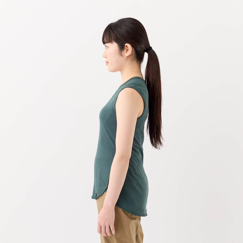 モデル 157cm　着用サイズ：M　着用カラー：ダークグリーン
