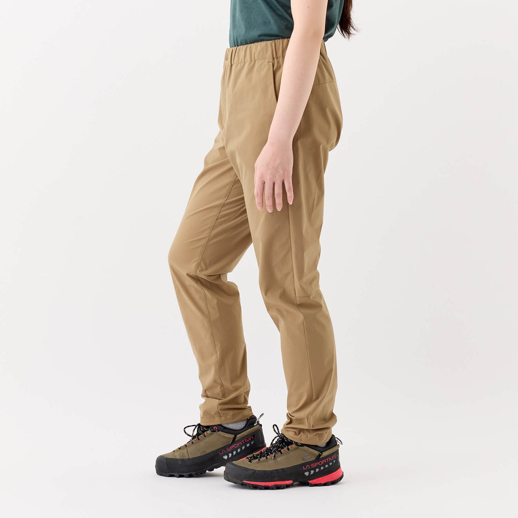 モデル 157cm　着用サイズ：M　着用カラー：ブラウン