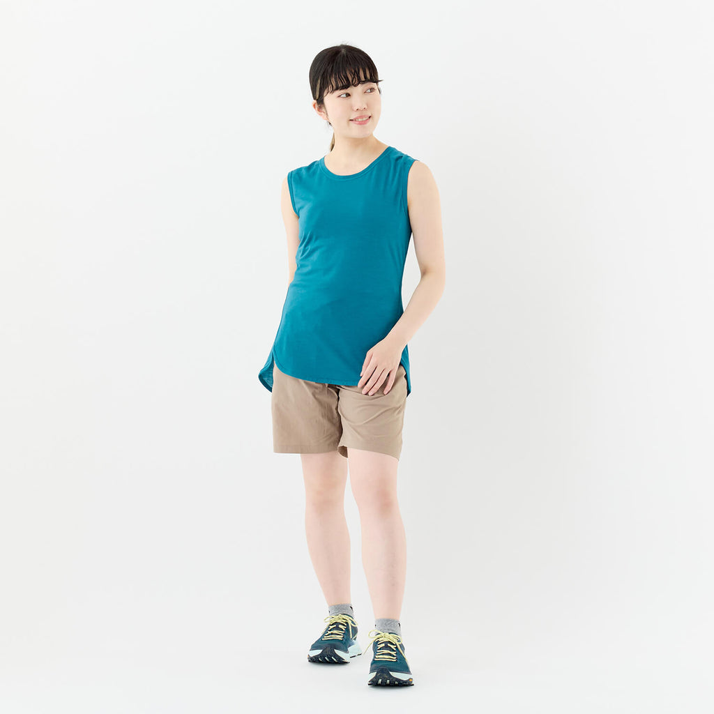 モデル 157cm　着用サイズ：M　着用カラー：ブルー