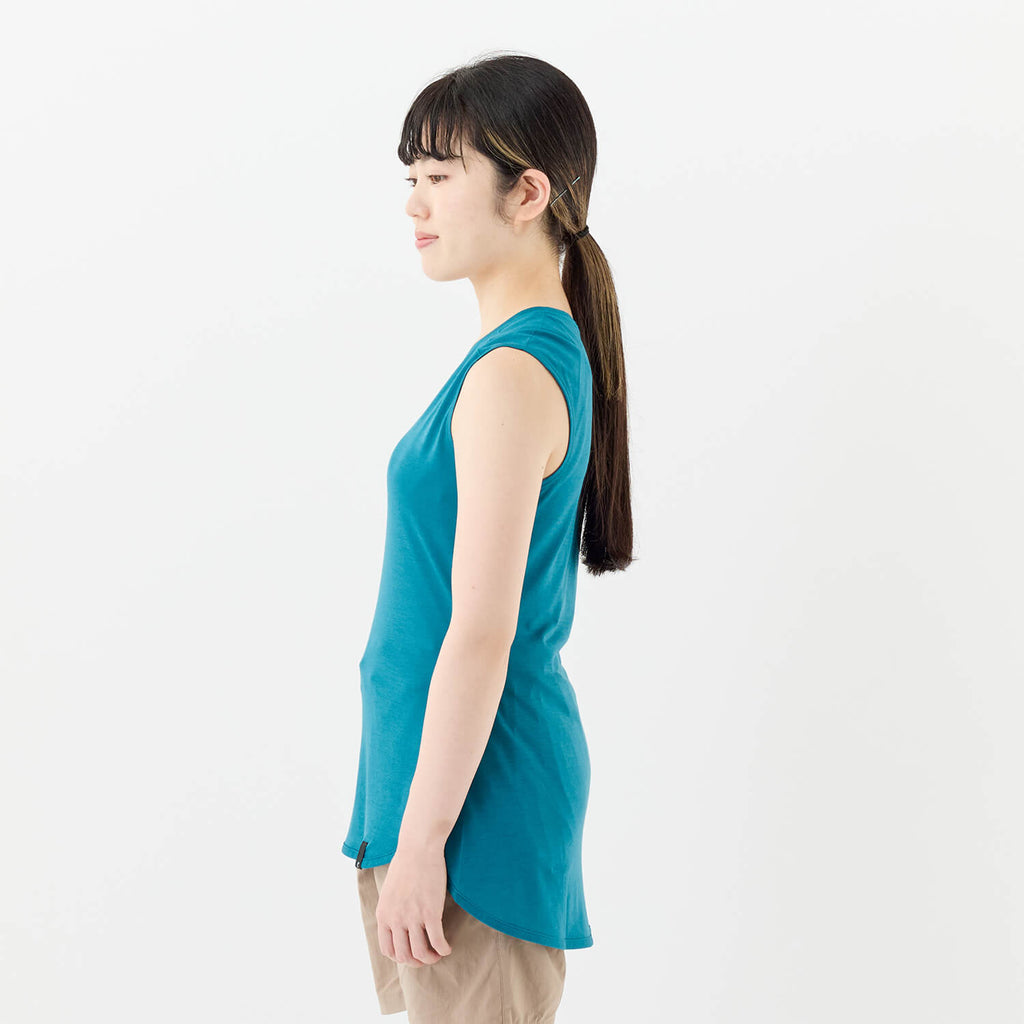 モデル 157cm　着用サイズ：M　着用カラー：ブルー
