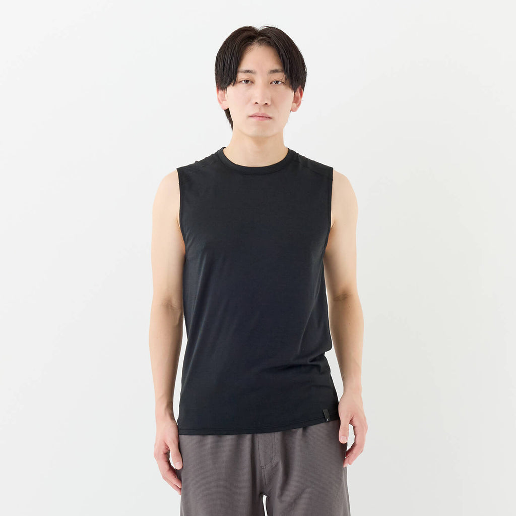モデル 181cm　着用サイズ：L　着用カラー：ブラック