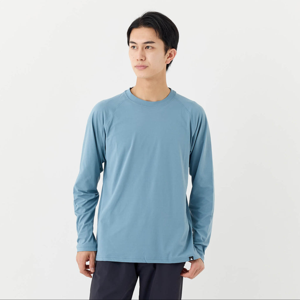 モデル 175cm　着用サイズ：M　着用カラー：アッシュブルー