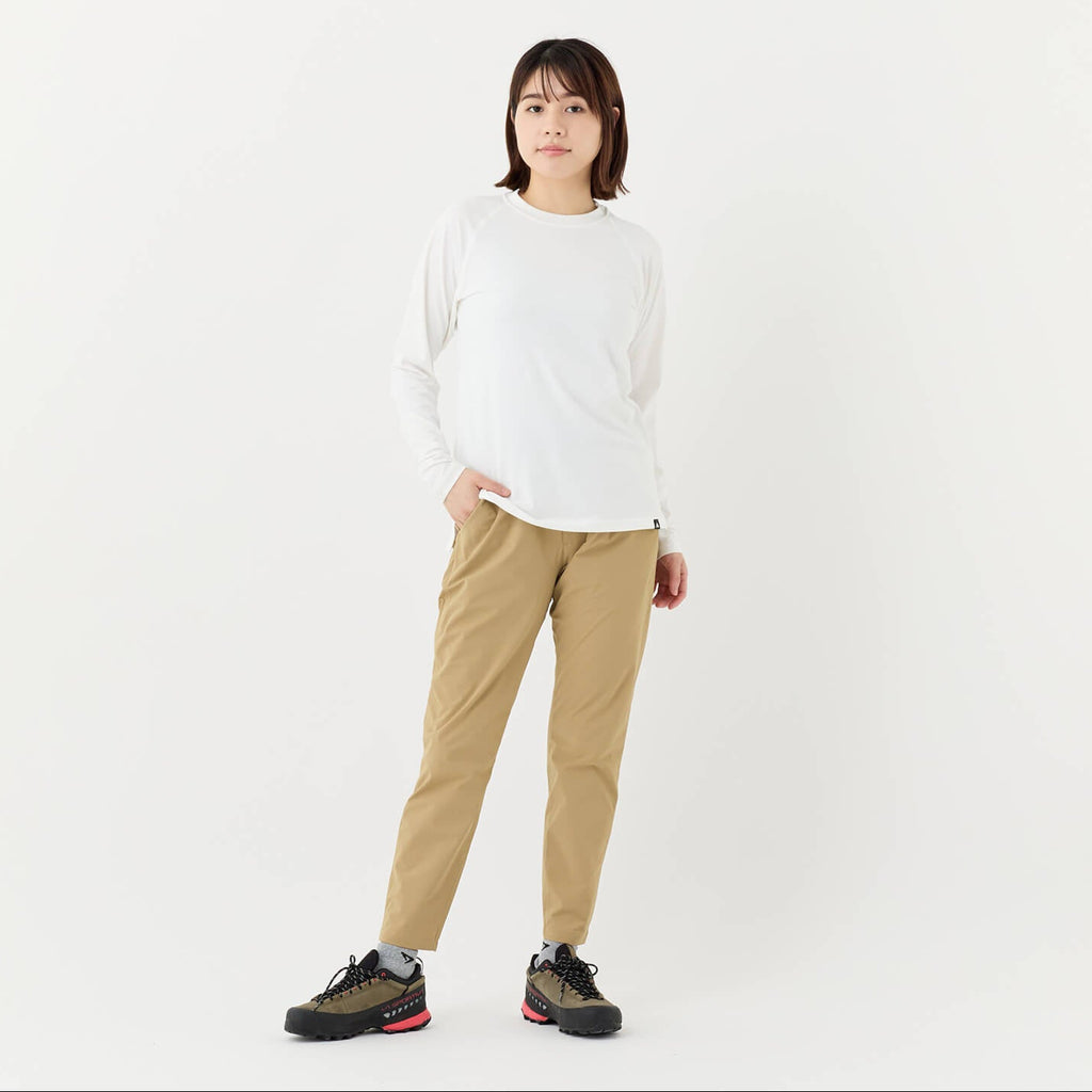 モデル 163cm　着用サイズ：XS　着用カラー：ほわいと