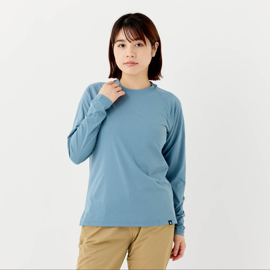 モデル 163cm　着用サイズ：XS　着用カラー：アッシュブルー