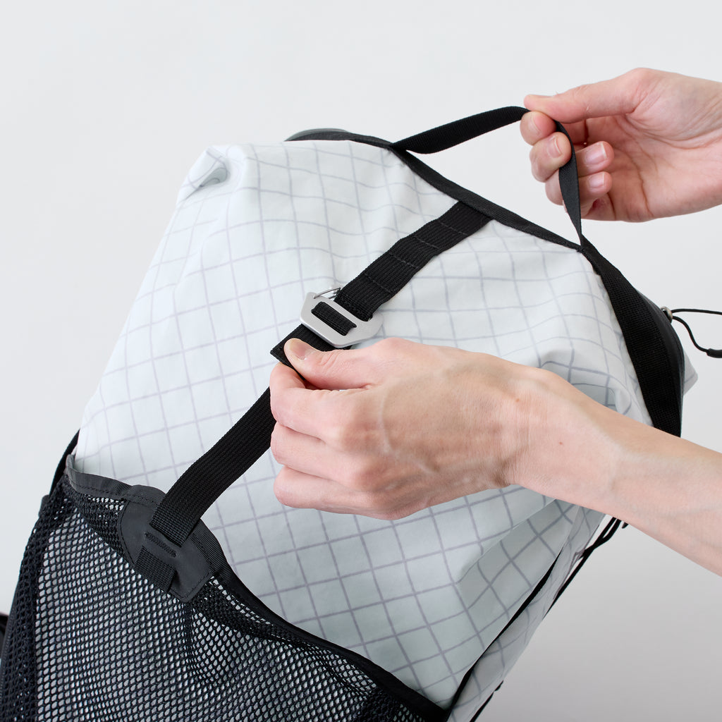 長さが調節できるフロントポケットのベルト