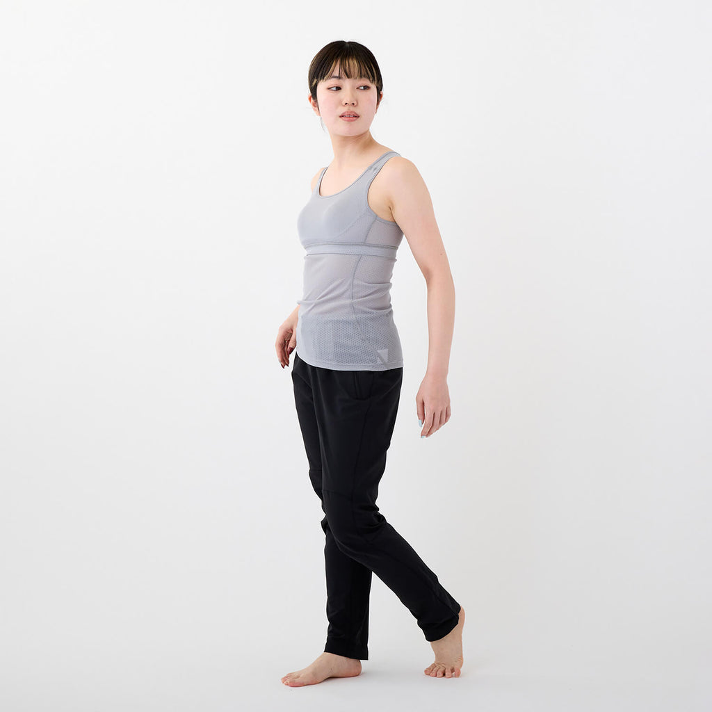 モデル 157cm　着用サイズ：M　着用カラー：しろがね