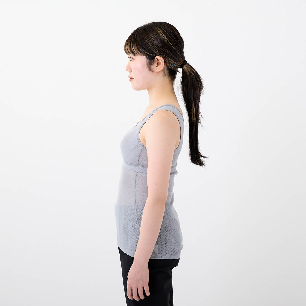 モデル 157cm　着用サイズ：M　着用カラー：しろがね