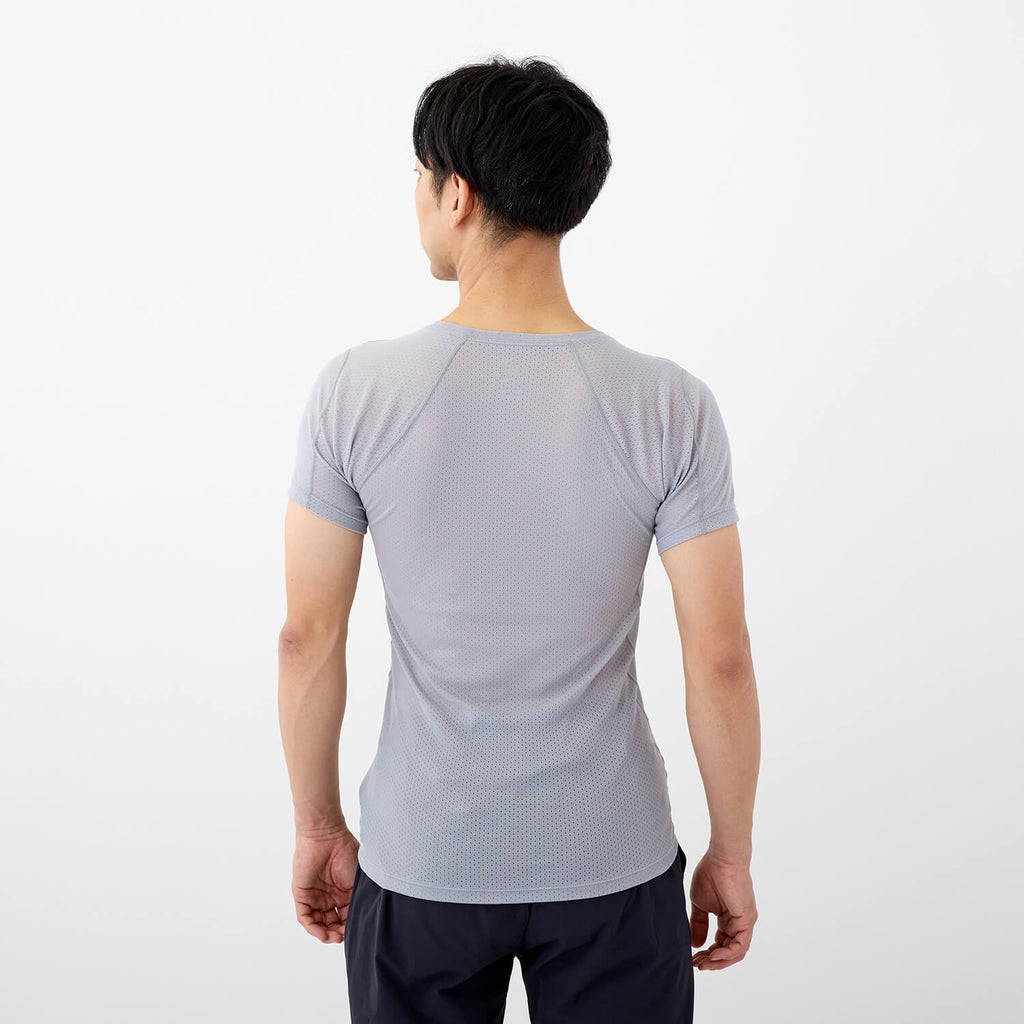 モデル 178cm　着用サイズ：M　着用カラー：しろがね