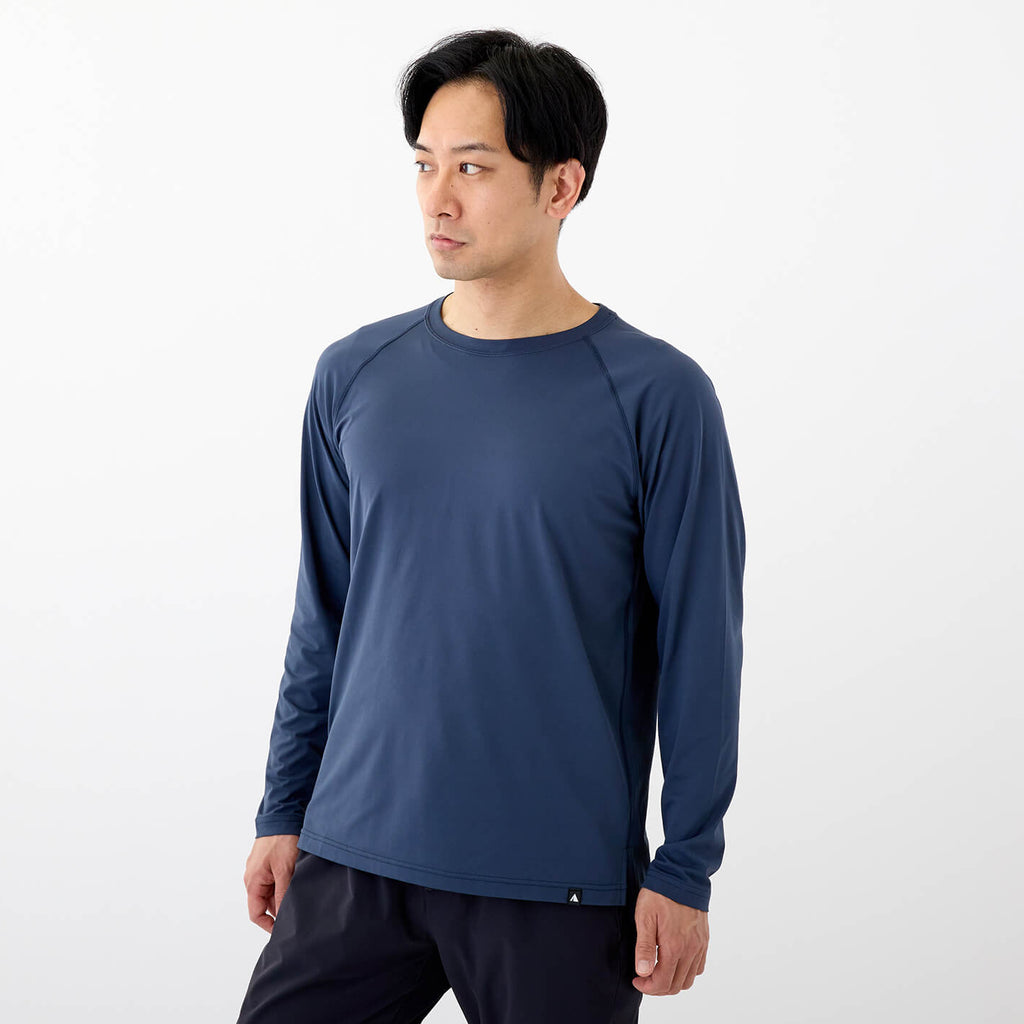 モデル 178cm　着用サイズ：M　着用カラー：ネイビー