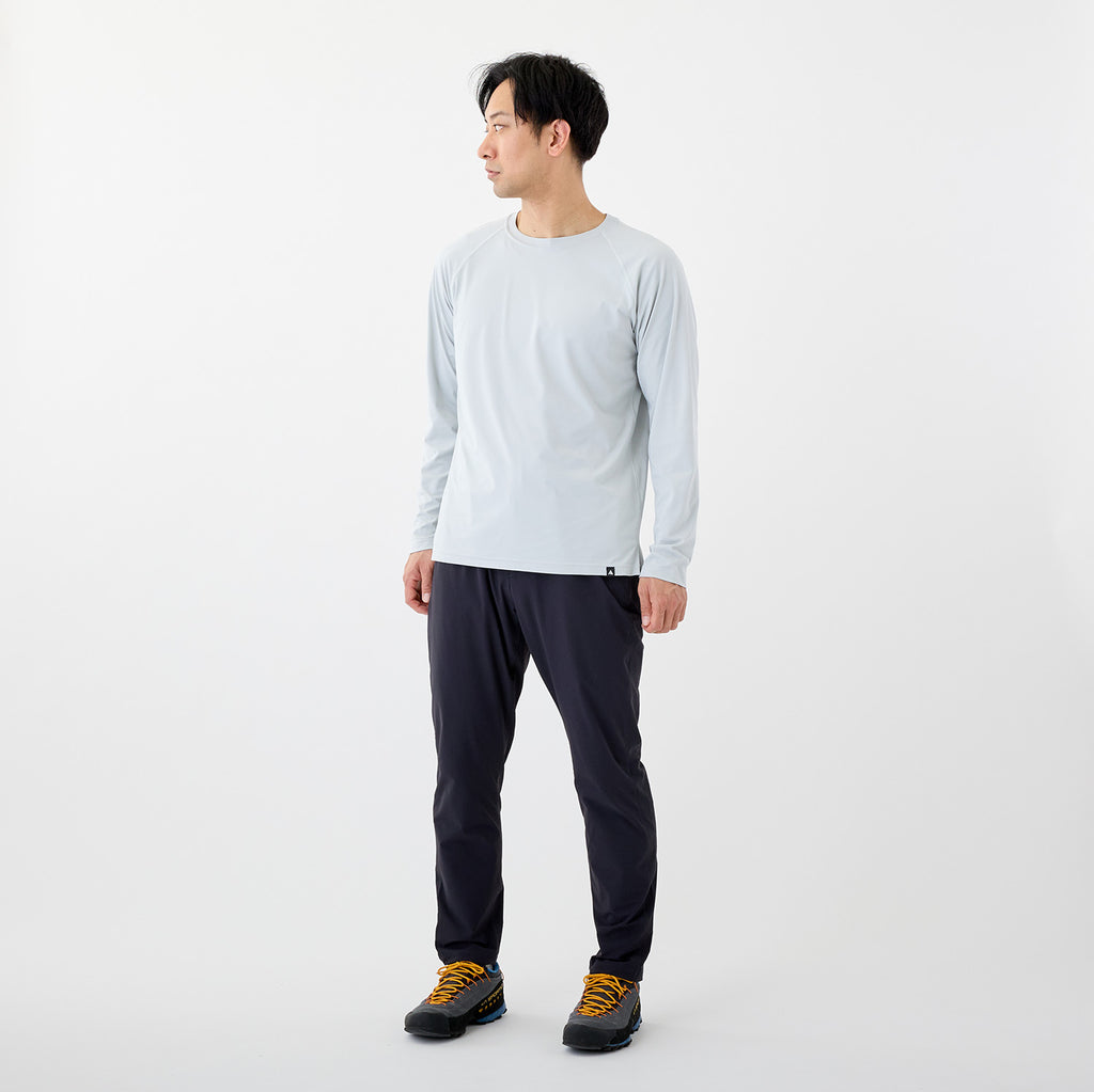 モデル 178cm　着用サイズ：M　着用カラー：ライトグレー