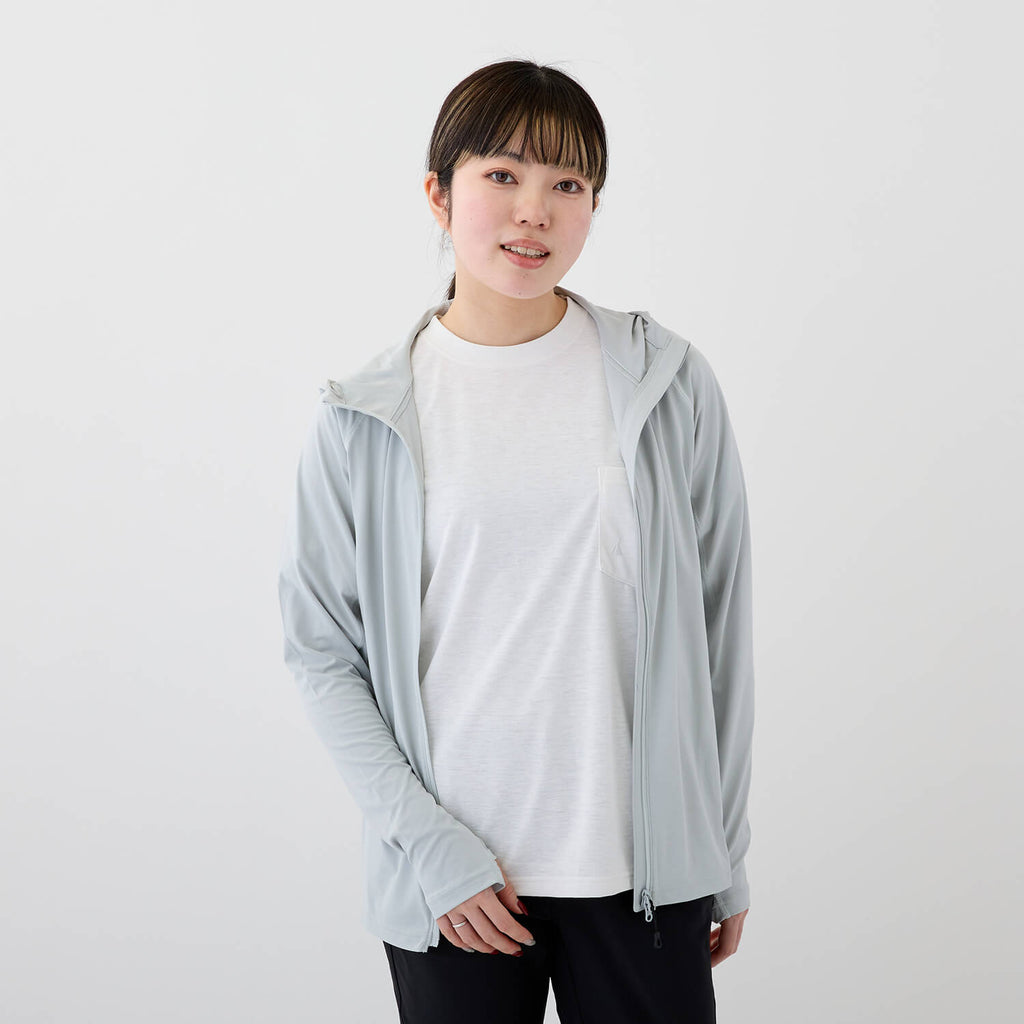 モデル 157cm　着用サイズ：XS　着用カラー：ライトグレー
