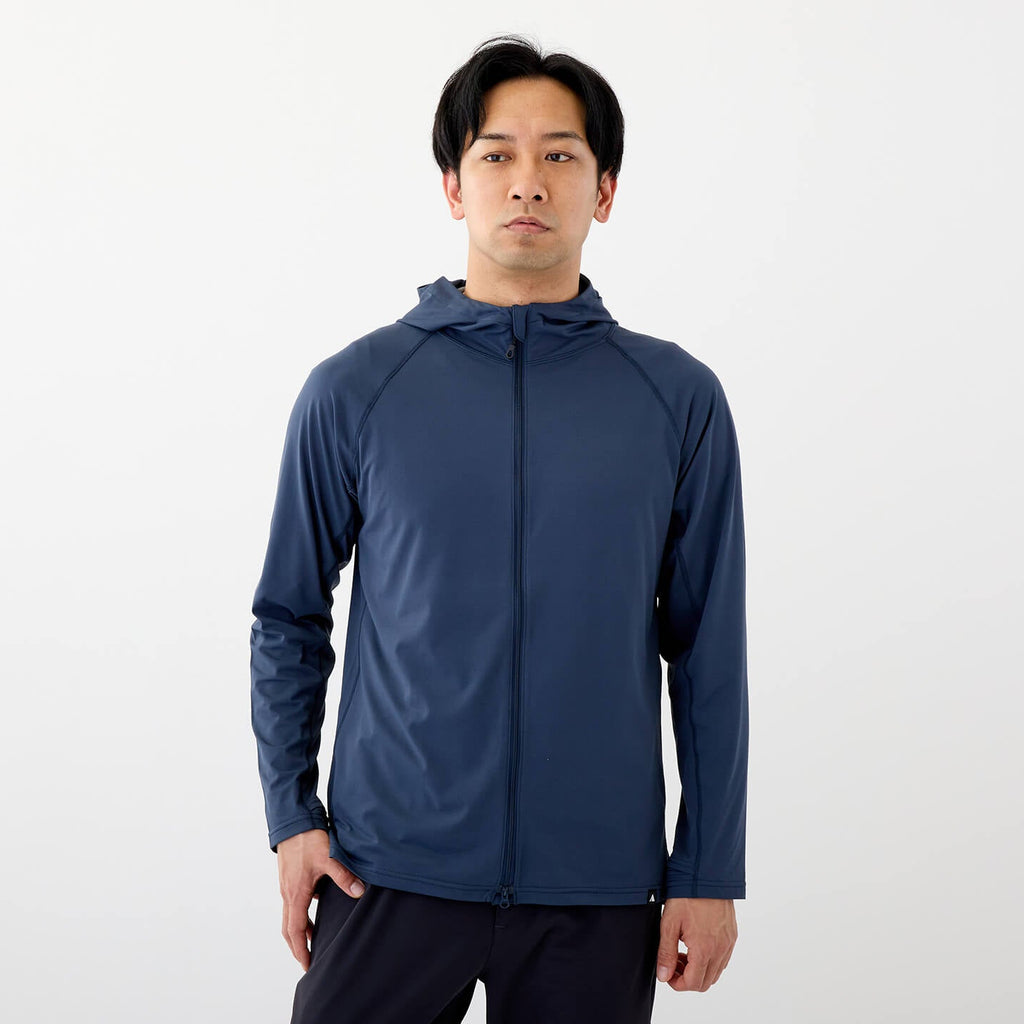 モデル 178cm　着用サイズ：M　着用カラー：ネイビー