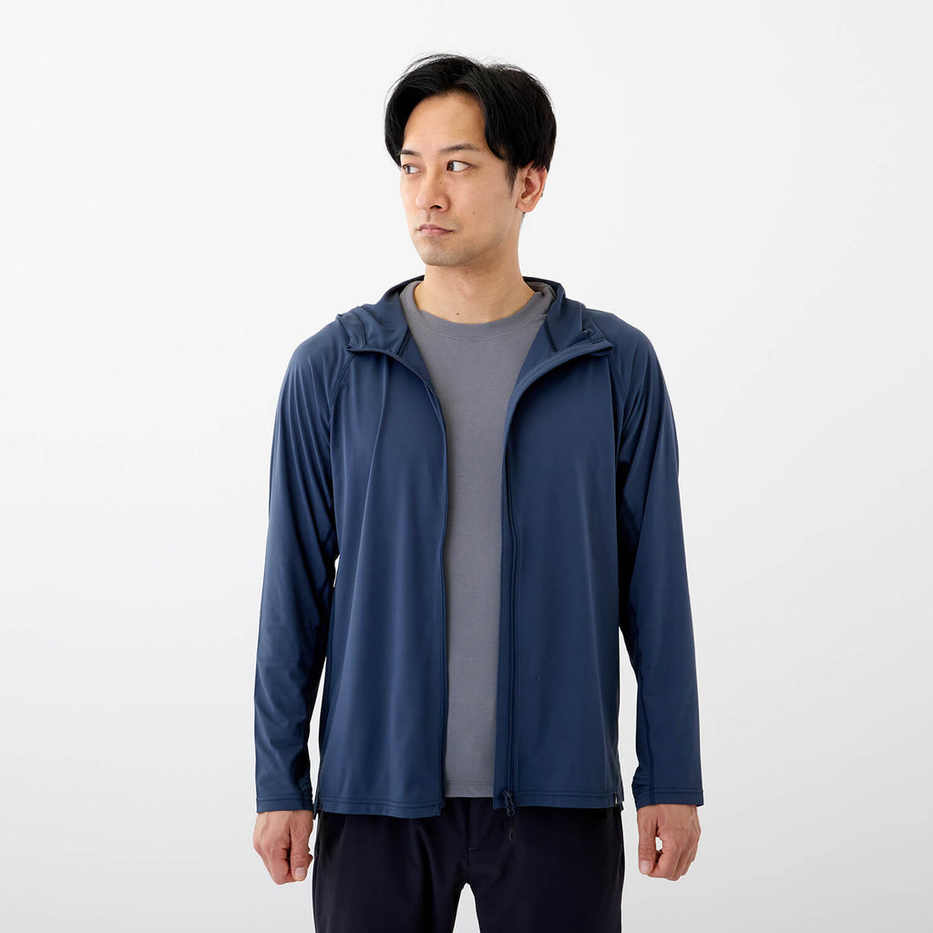 モデル 178cm　着用サイズ：M　着用カラー：ネイビー