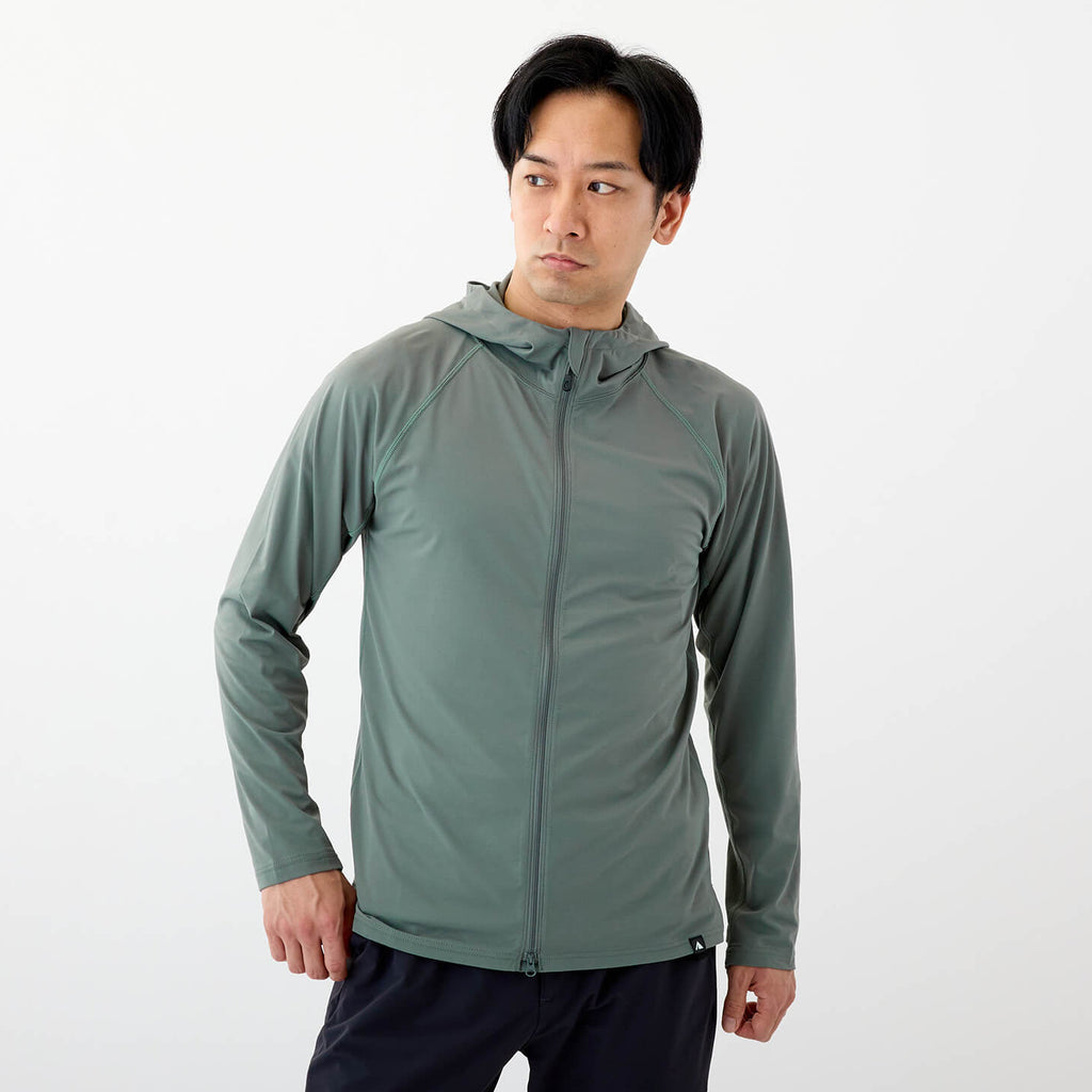 モデル 178cm　着用サイズ：M　着用カラー：カーキ