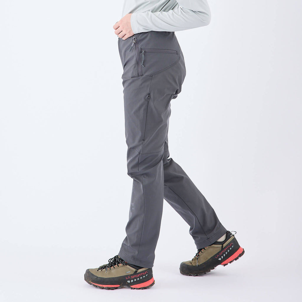 モデル 157cm　着用サイズ：M　着用カラー：チャコールグレー