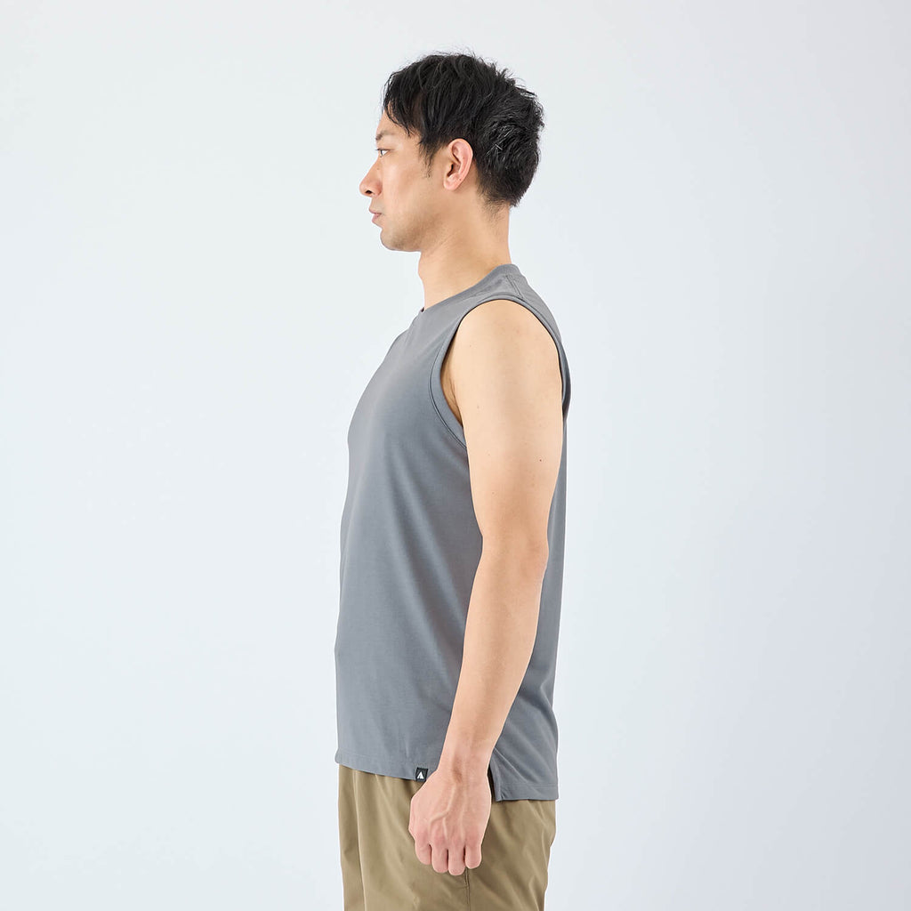 モデル 178cm　着用サイズ：M　着用カラー：グレー
