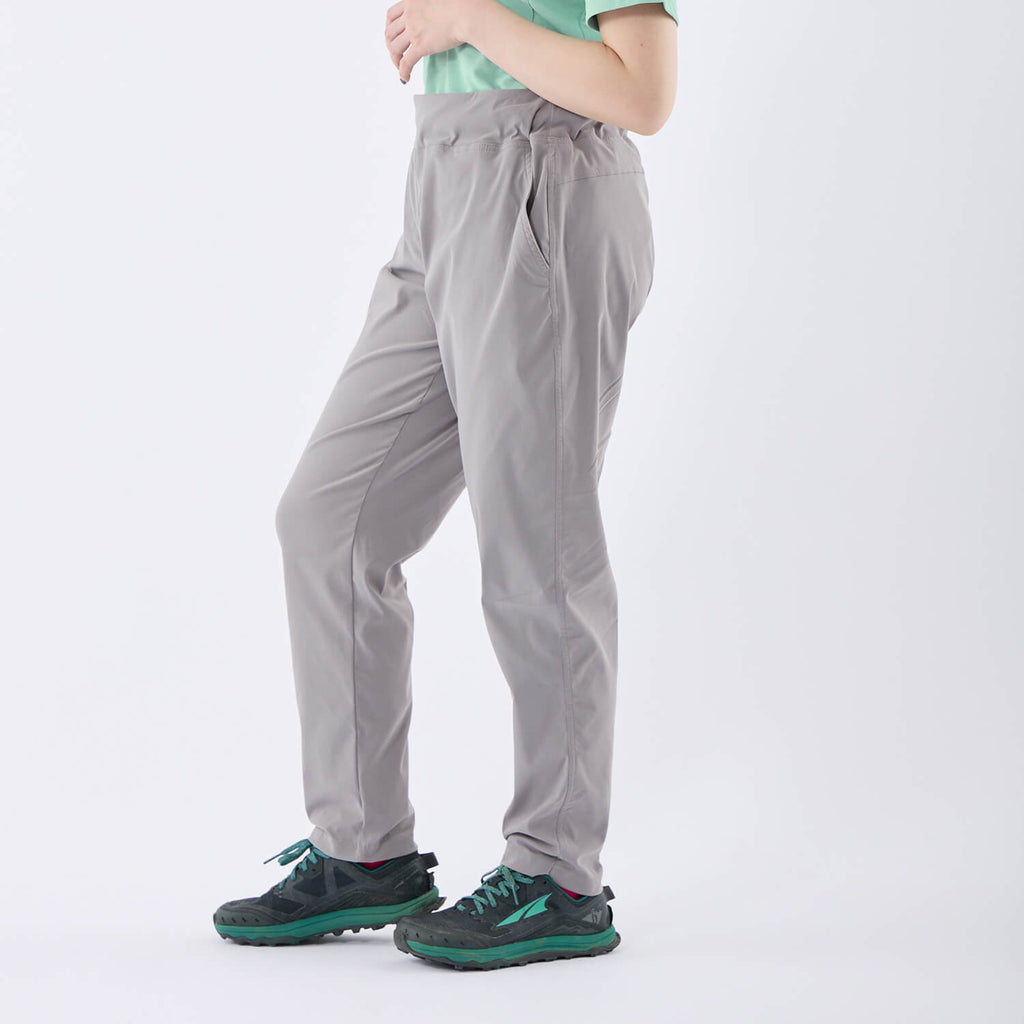 モデル 157cm　着用サイズ：M　着用カラー：ライトベージュ
