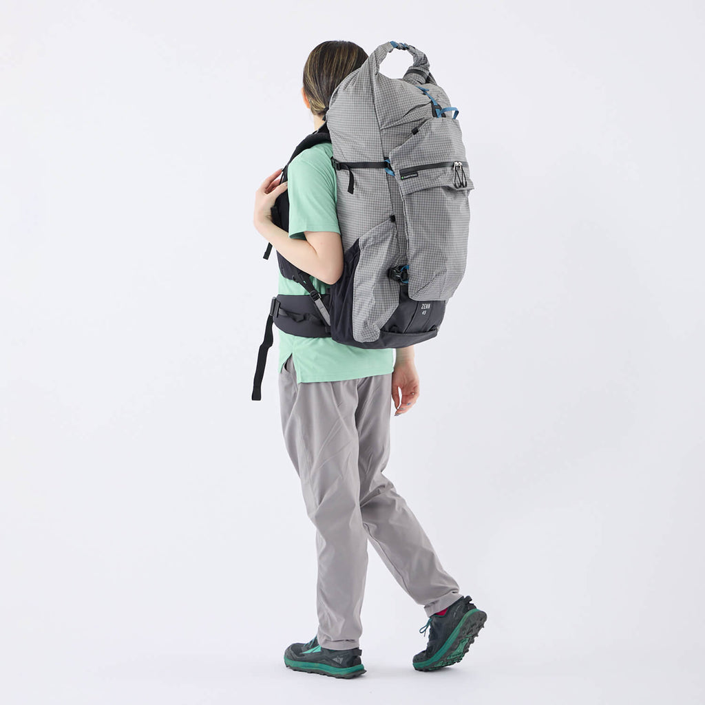 モデル 157cm　着用サイズ：M　着用カラー：ライトベージュ