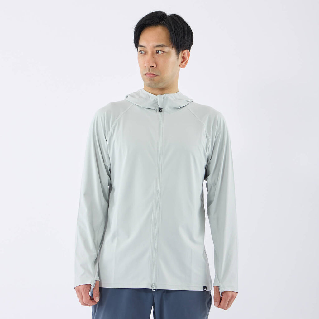 モデル 178cm　着用サイズ：L　着用カラー：ライトグレー