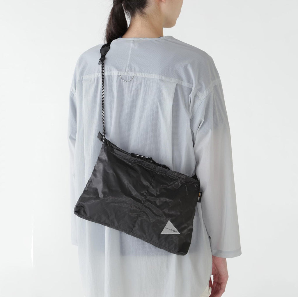 and wander（アンドワンダー）/シルサコッシュ/UNISEX