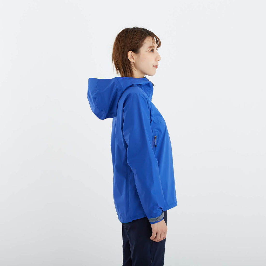 モデル 162cm　着用サイズ：M　着用カラー：ブルー