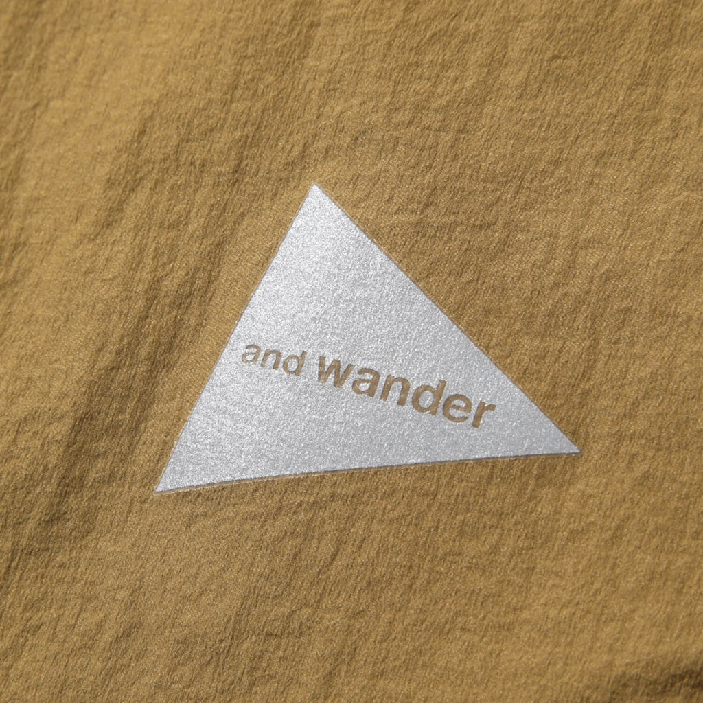 and wander（アンドワンダー）/アルファダイレクトフーディ/ダークベージュ/UNISEX