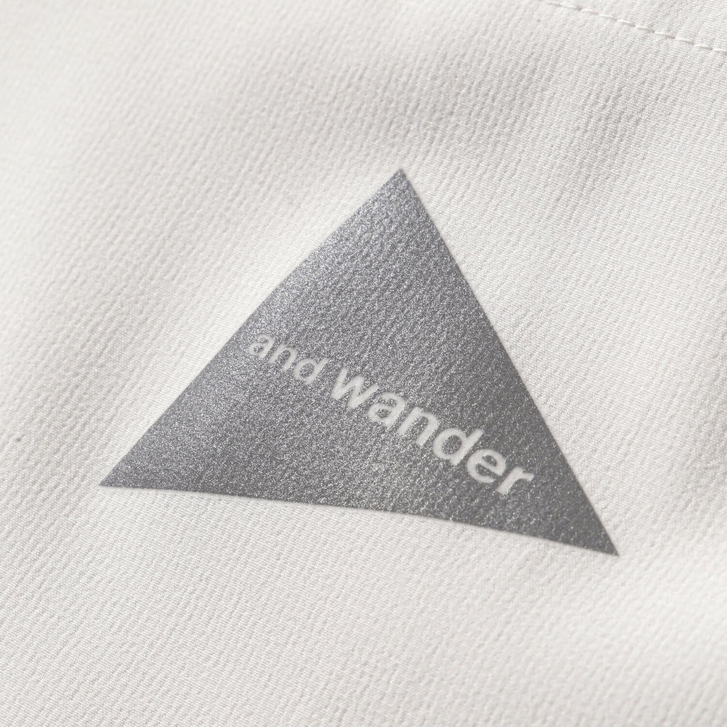 and wander（アンドワンダー）/テックショートスリーブシャツ/ホワイト/UNISEX